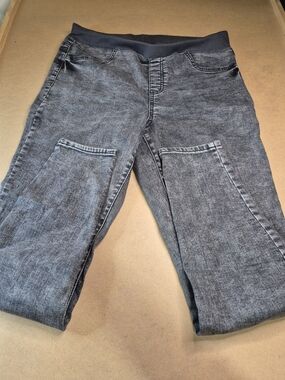 No Boundaries Gray Acid Wash Jeggings